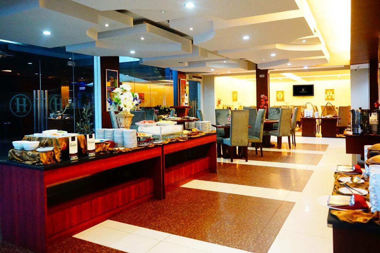 Grand Hatika Hotel Танджунгпандан Екстериор снимка
